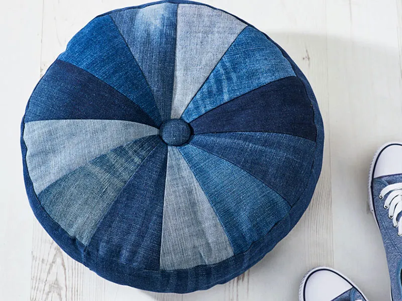 Pouf poggiapiedi fai da te in jeans