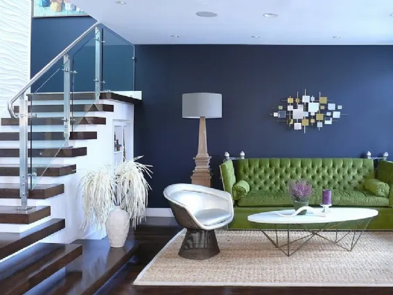 Deciso accostamento di colore all'interno di una zona living