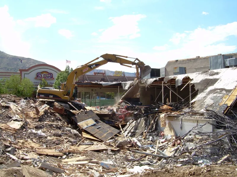 In caso di abusivismo edilizio si è puniti con l'ordinanza di demolizione