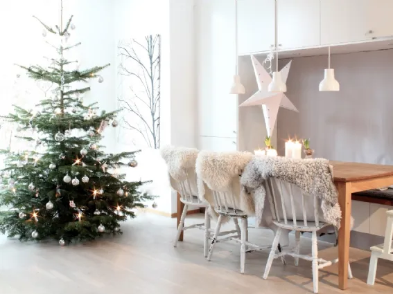 Addobbi di natale per una casa scandinava