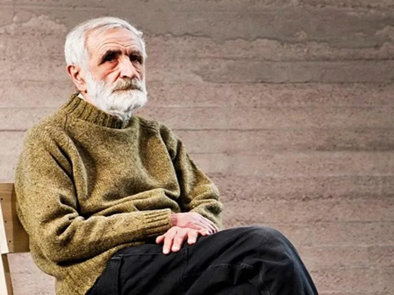 Ritratto del designer Enzo Mari, scomparso lo scorso anno e vincitore del premio alla carriera nel 2011