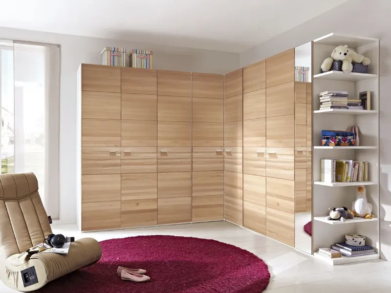 Armadio ad angolo in legno
