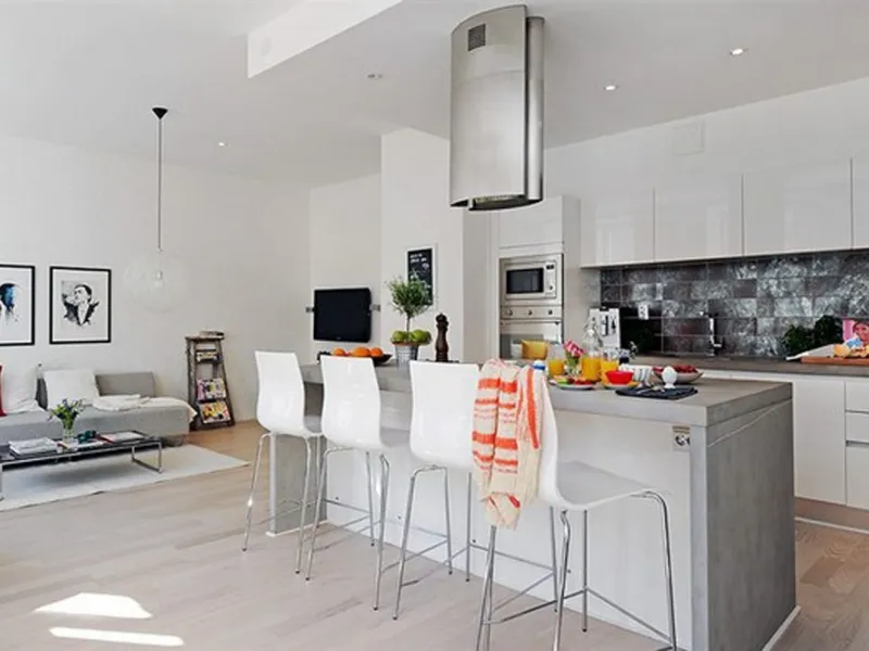 Arredamento moderno di soggiorno e cucina