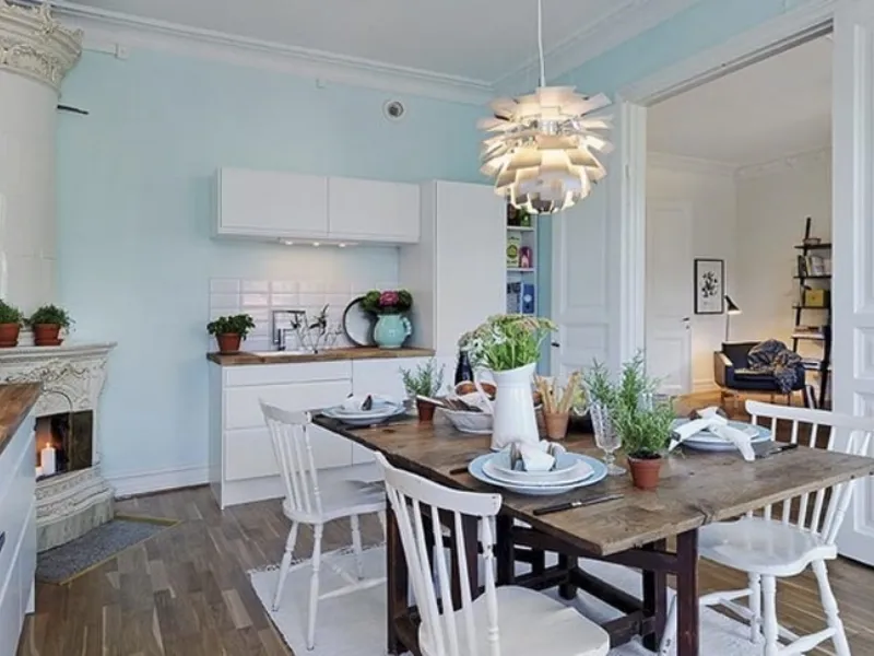 cucina con lampada e candele