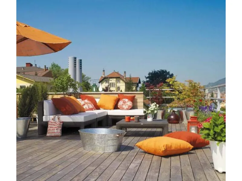 Terrazza ampia con divano