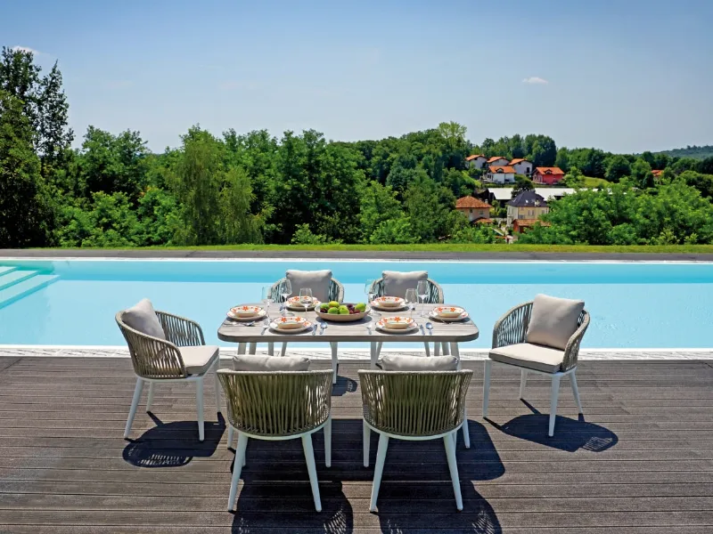 Set tavolo e sedie da giardino