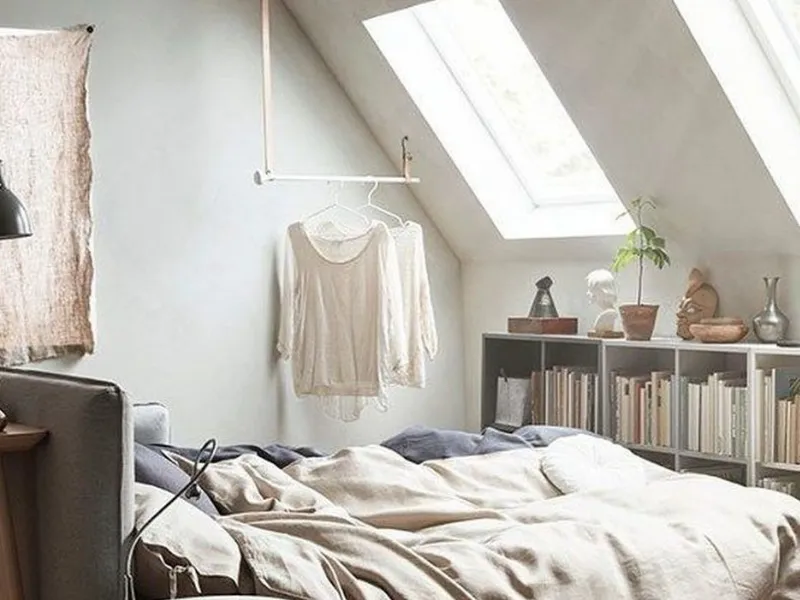Mobili contenitori Ikea per arredare la mansarda adibita a camera matrimoniale