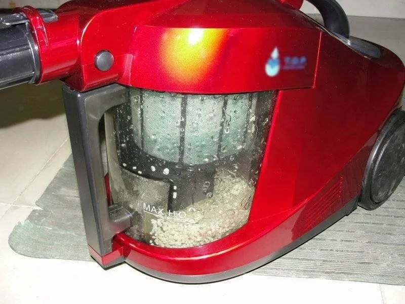 Esempio di aspirapolvere ad acqua