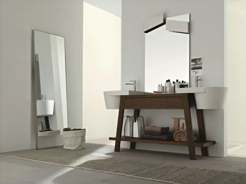 bagno con specchio