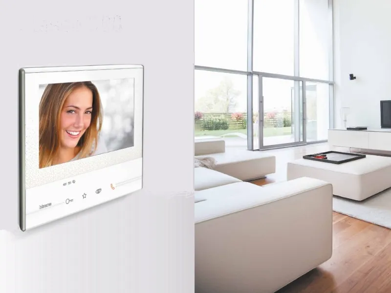 due esempi di interfaccia sullo schermo touch screen, elettricità e luce