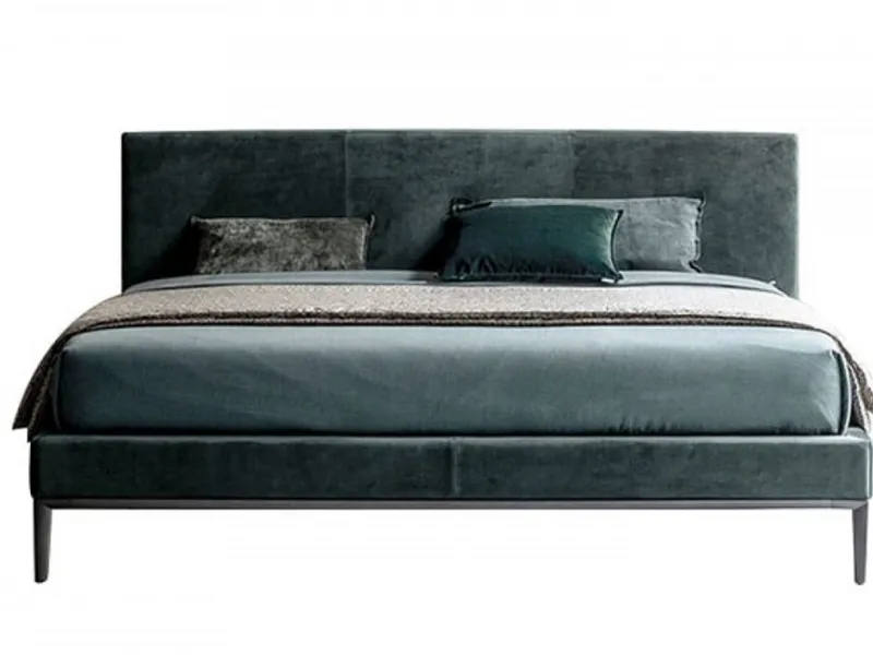 Letto compatto modello “Max” di Twils, rivestimento in tessuto, con giroletto h 14 cm e piedini in ferro h 18 cm
