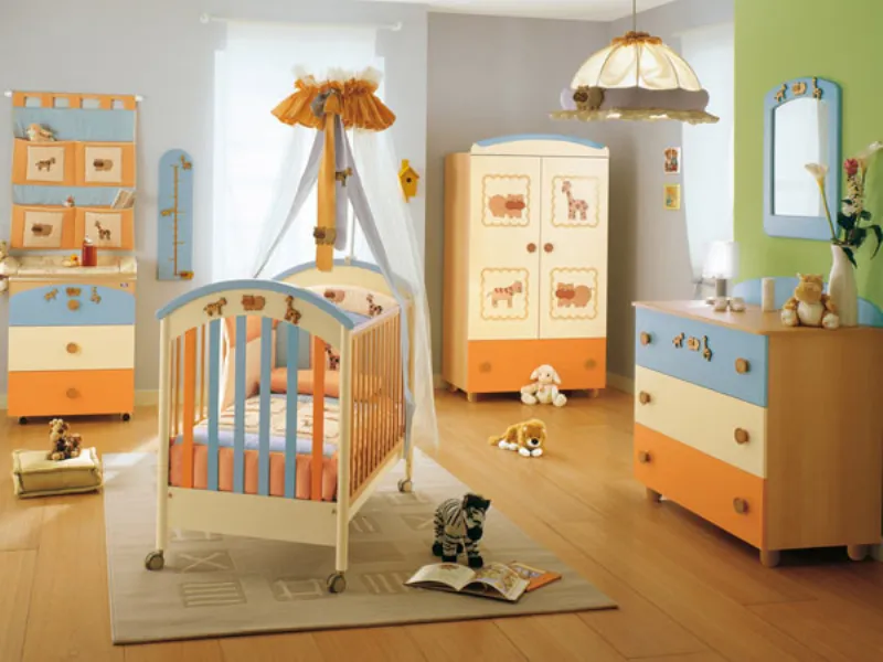 cameretta winnie pooh nei colori arancio, panna e azzurro, lettino con spondine, fasciatoio, armadio, cassettiera