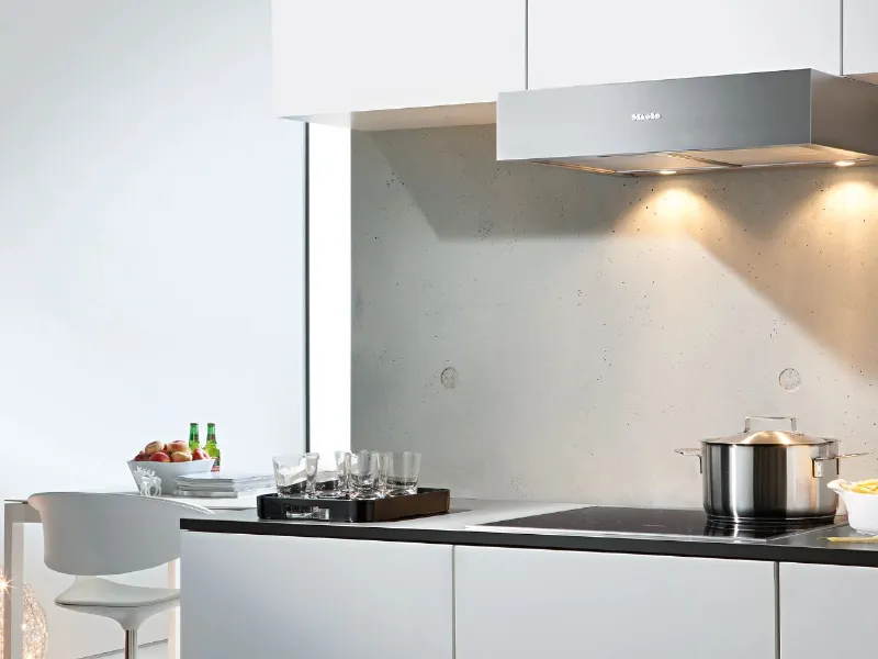 Silver di Miele: cappa sottopensile convertibile