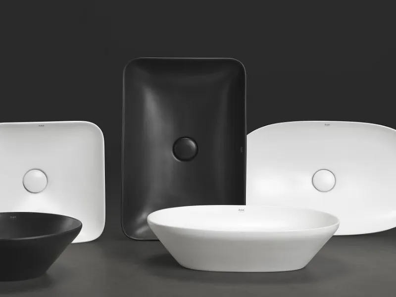 Eleganti lavabi in bianco e nero per il bagno di RAK Ceramics