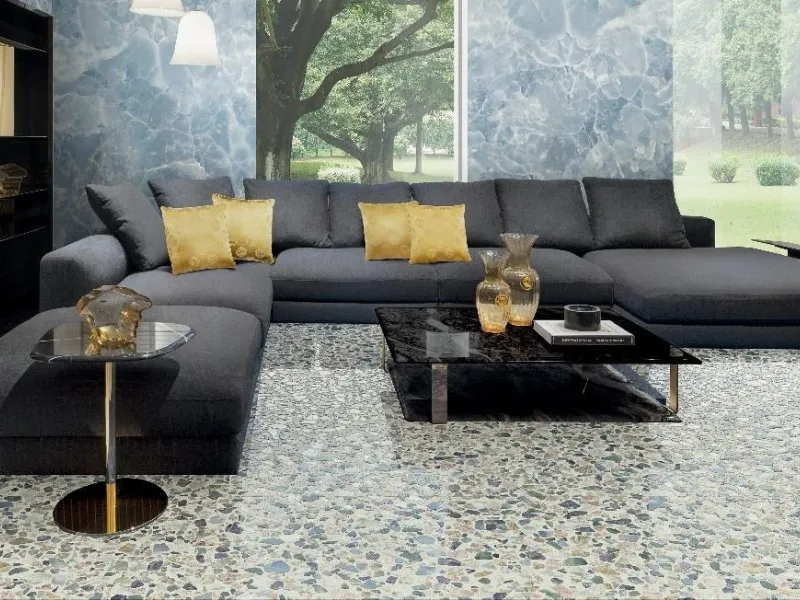 Pavimento variegato e mobili in tinta unita per il living, secondo Versace Ceramics