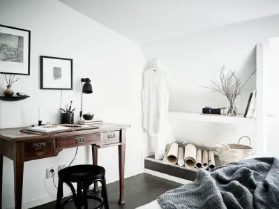 Home office in camera da letto. Photo Credits: Jonas Berg per Stadshem