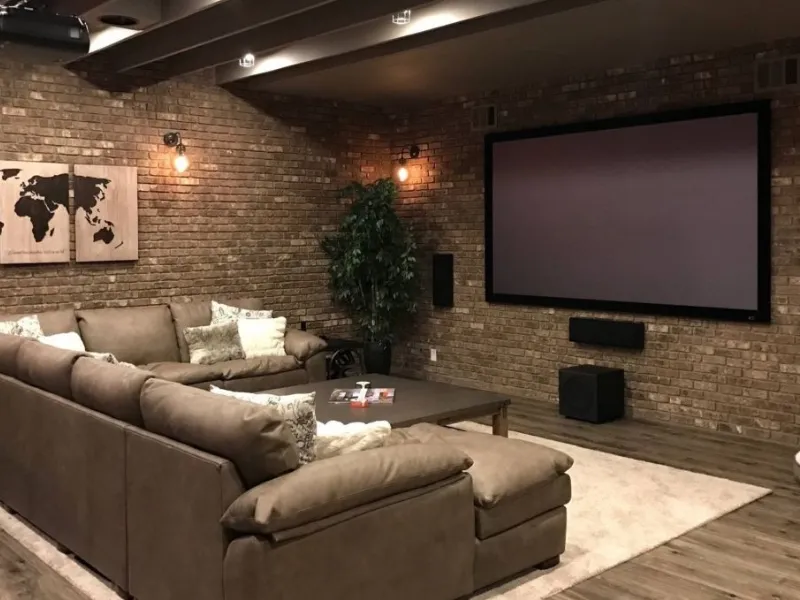 La taverna diventa una sala cinema privata