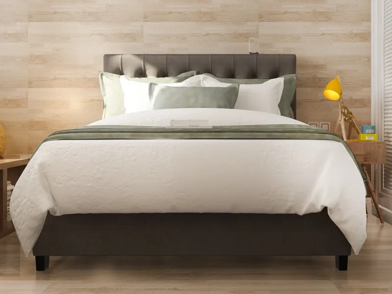 Per una camera da letto piccola sono da preferire le tante sfumature dei colori chiari e tenui