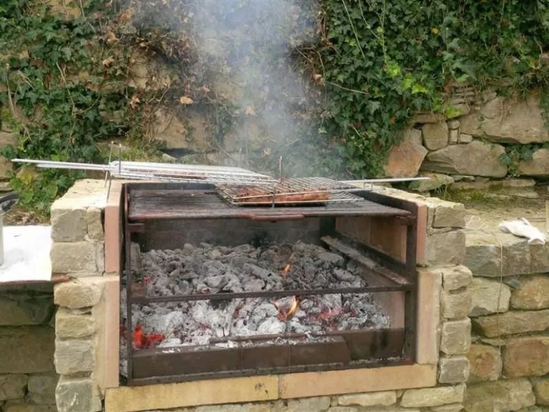 Come costruire un barbecue in pietra