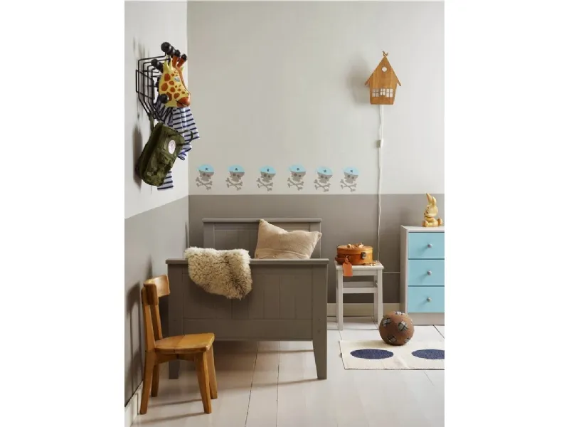 cameretta decorata con colori e stickers