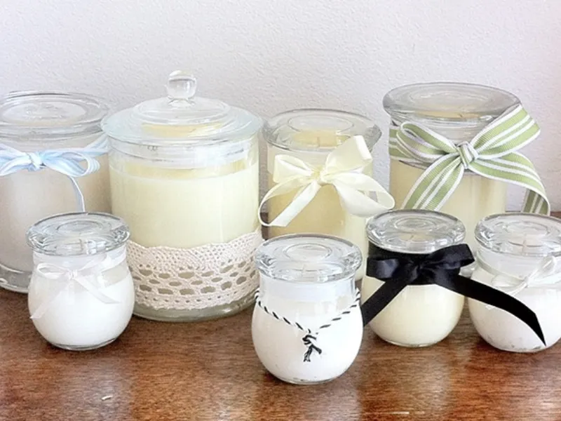 Candele in vasetti di vetro