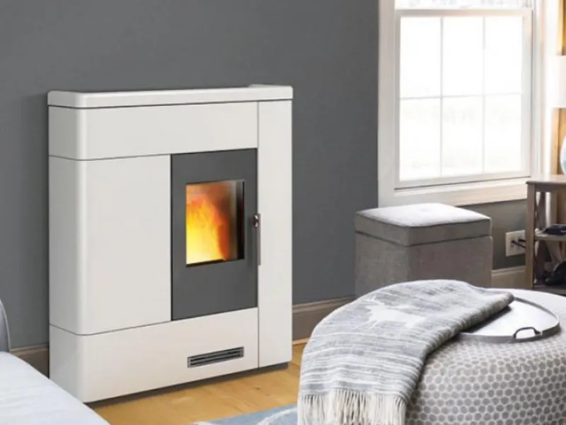 Piazzetta propone P36, una stufa a pellet slim: spessore 29 cm