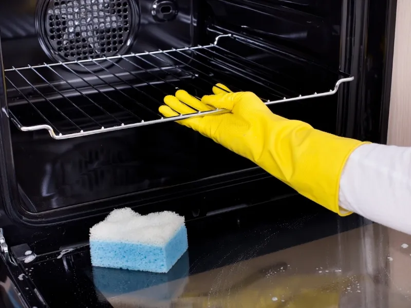 Pulire il forno con aceto