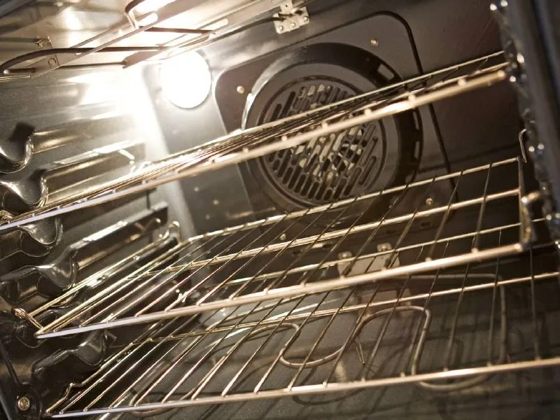 Come pulire il forno cattivi odori