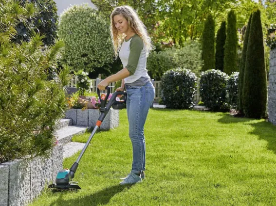 Tagliabordi a batteria di GARDENA