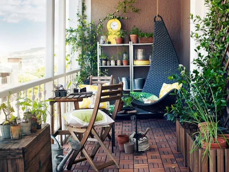 Anche il balcone può diventare una piccola oasi