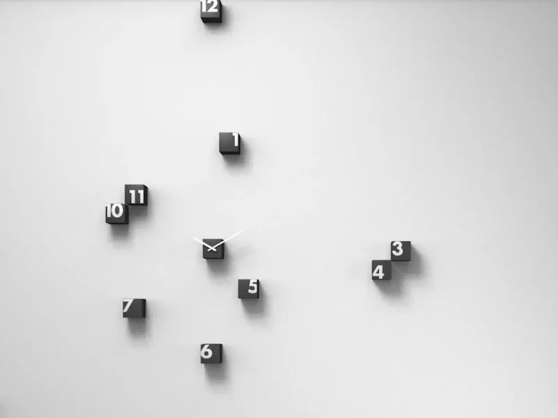 Orologio a cubetti da parete nero o bianco RND_Time