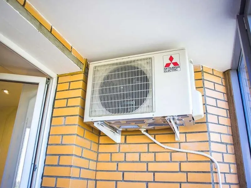 L'unità esterna deve essere protetta dagli agenti atmosferici