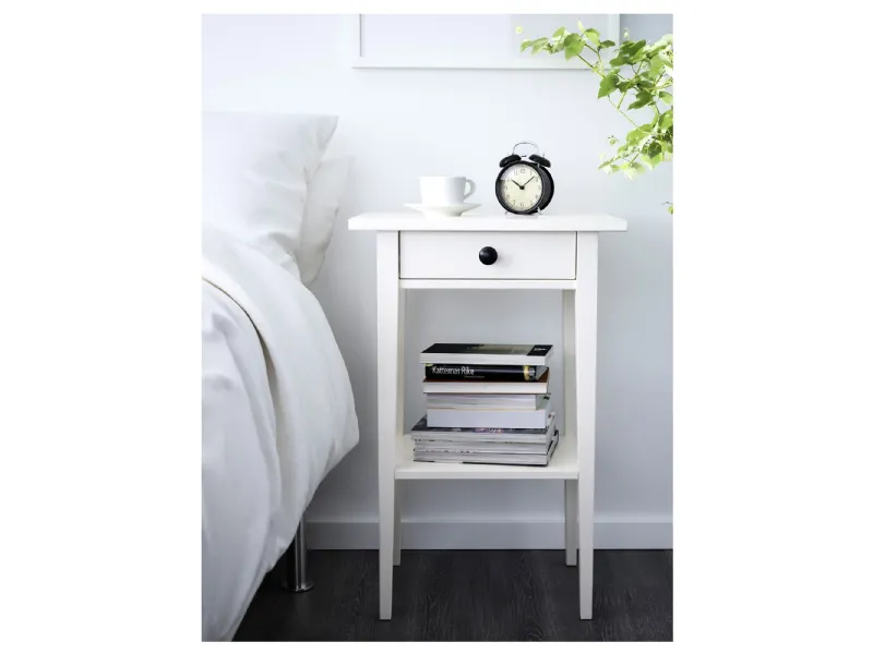 Comodino alto Ikea 