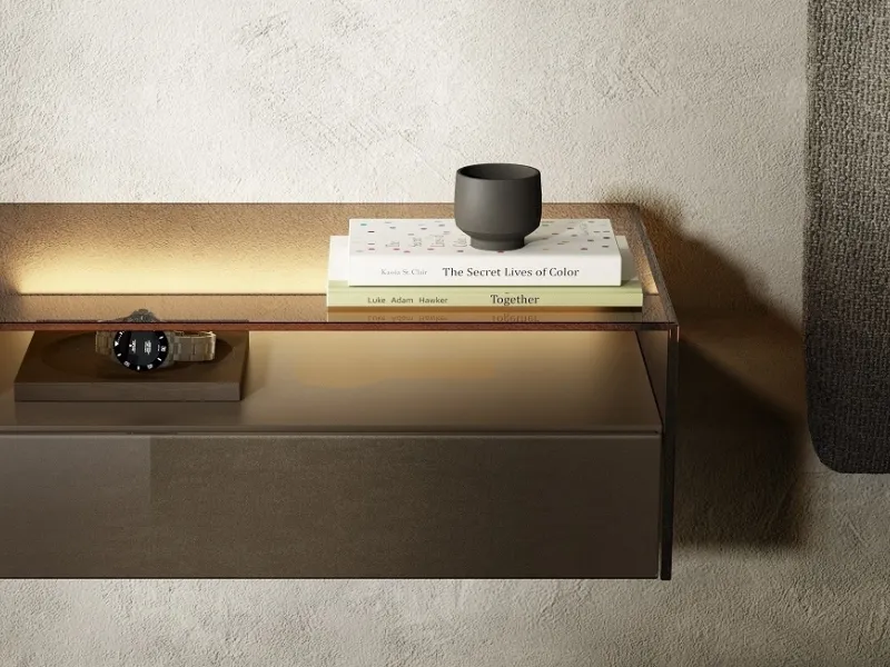 Trasparenze in vetro fumé per il comodino sospeso Hom di Lago