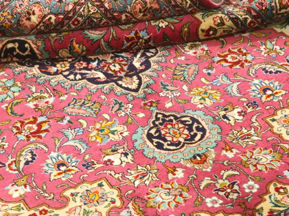 Tappeto in lana Tabriz proposto da Carpet Vista