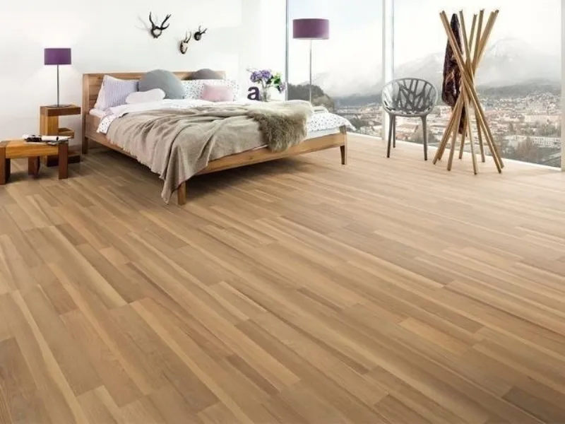Una cucina pavimentata a parquet laminato, particolarmente resistente all'umidità. Immagine tratta da guidacquisti.net.