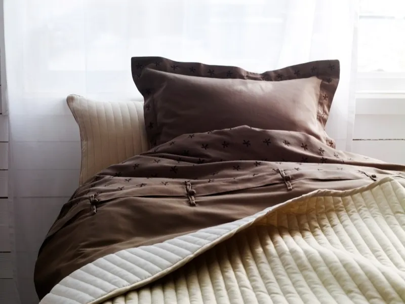 Tutta l'eleganza del copriletto Karit di Ikea