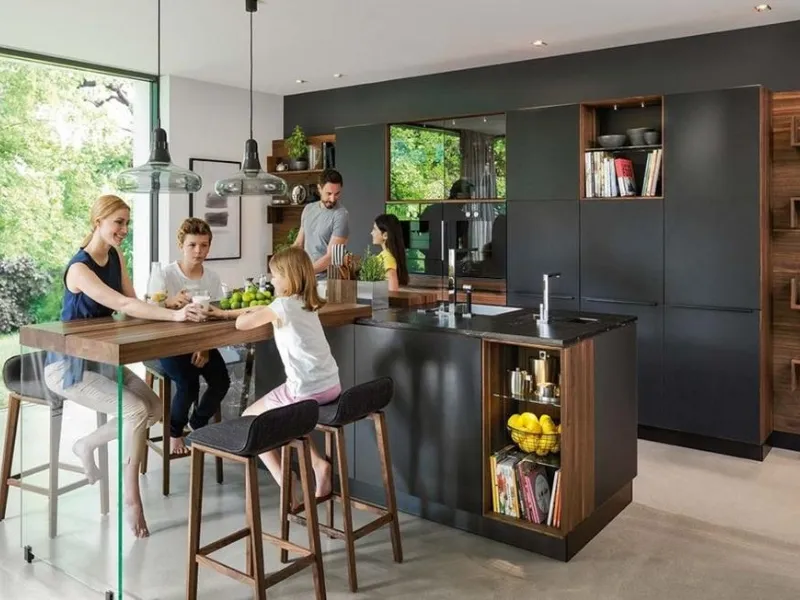 Piastrelle crema valorizzano la cucina Black Line by Team7