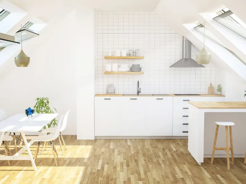 Cucina mansardata con luce che entra dalle finestre da tetto