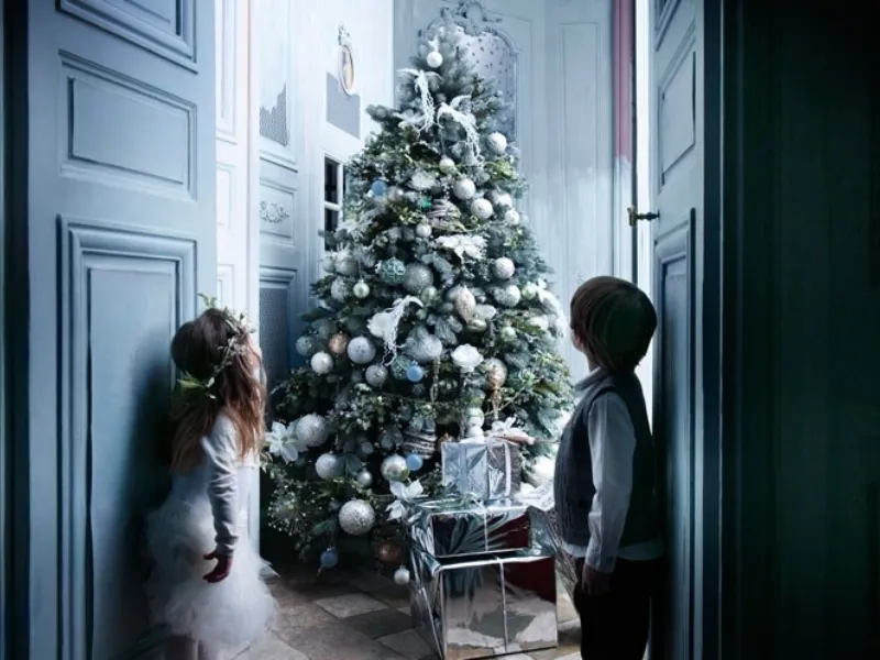Decorare l’albero di natale