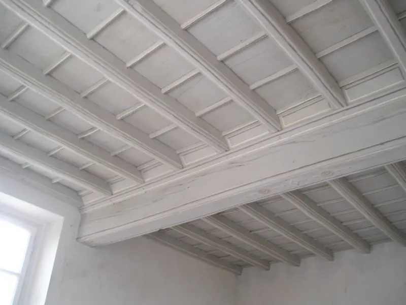 Come pulire il soffitto in legno