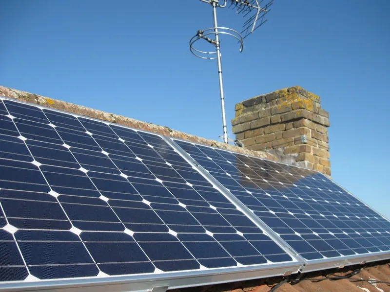 Tetto con pannelli fotovoltaici