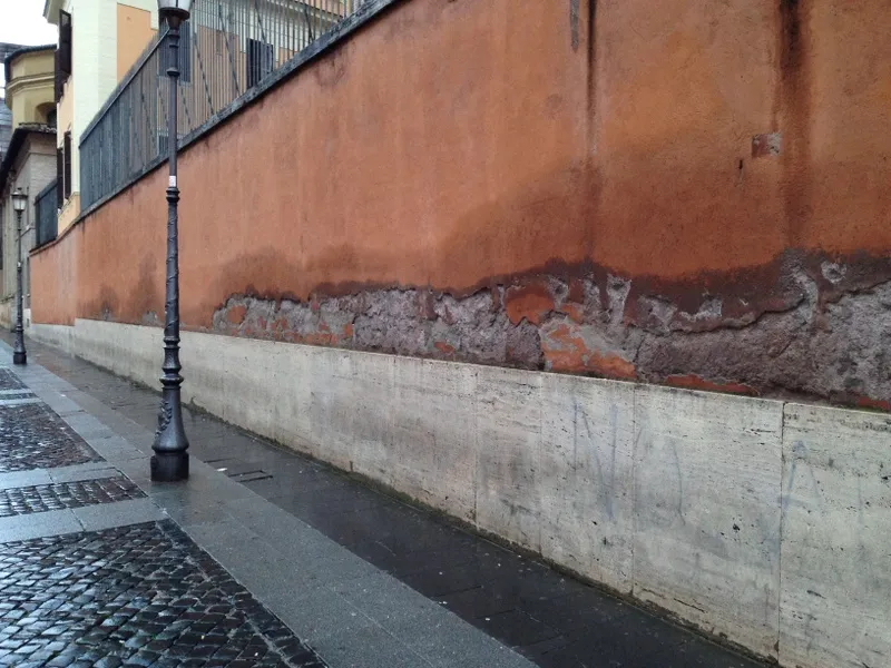 Macchie di umidità sul muro esterno