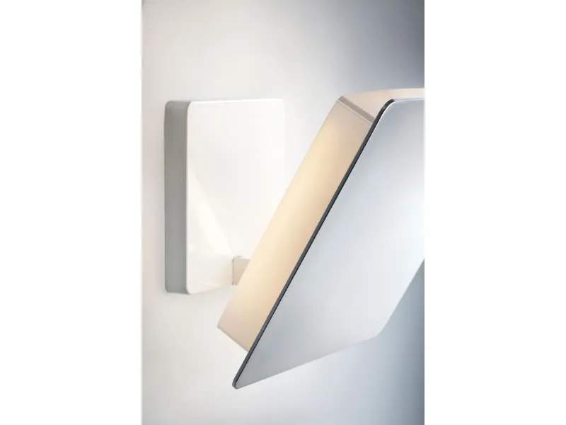 lampada da parete quadrato bianco con piastra in alluminio cromato