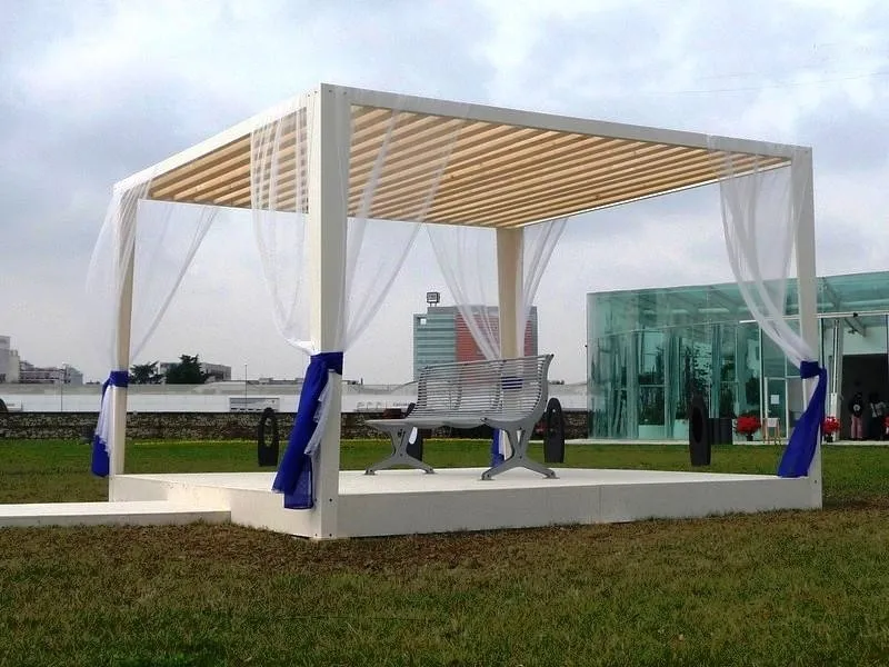 gazebo in legno e acciaio di Zampieri Urban Design