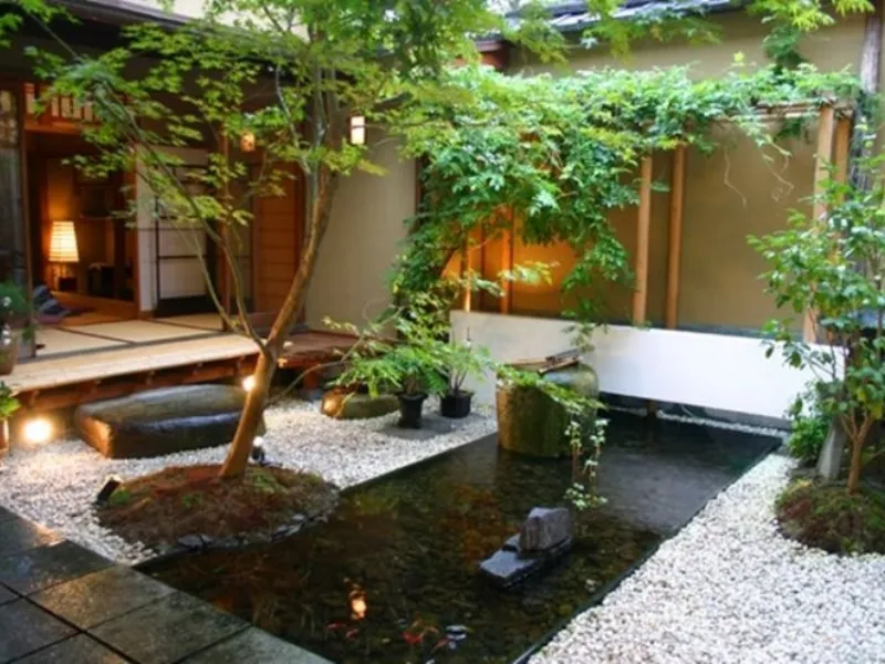 Giardini zen con acqua