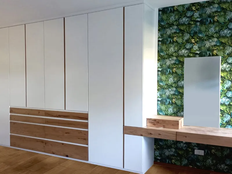 Armadio ante battenti su misura di Falegnamerie Design
