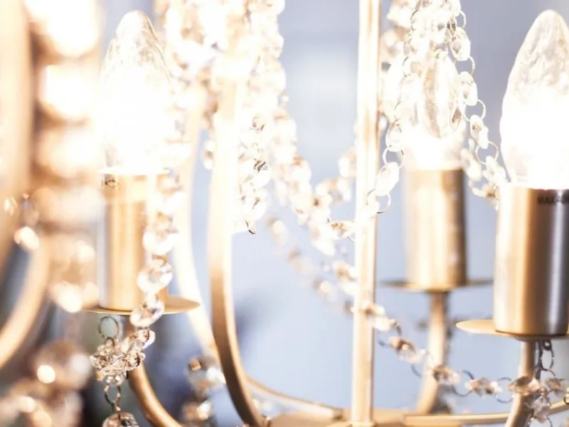 Le lampadine a forma di candela sono la scelta ideale