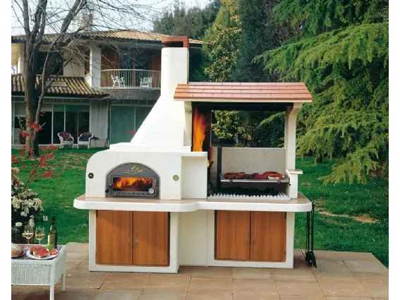 Barbecue in muratura per cucinare outdoor