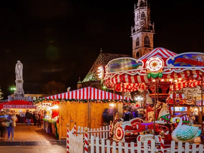 Uno scorcio del mercatino di Piazza Walther a Bolzano